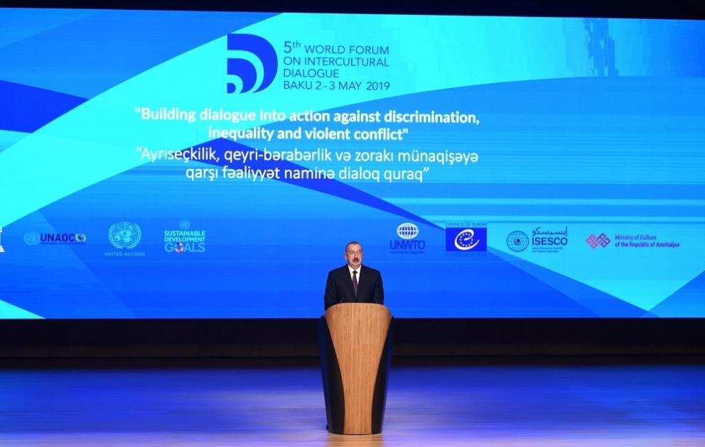 Bakıda V Ümumdünya Mədəniyyətlərarası Dialoq Forumu işə başlayıb 
Azərbaycan Prezidenti İlham Əliyev Forumun açılışında iştirak edib