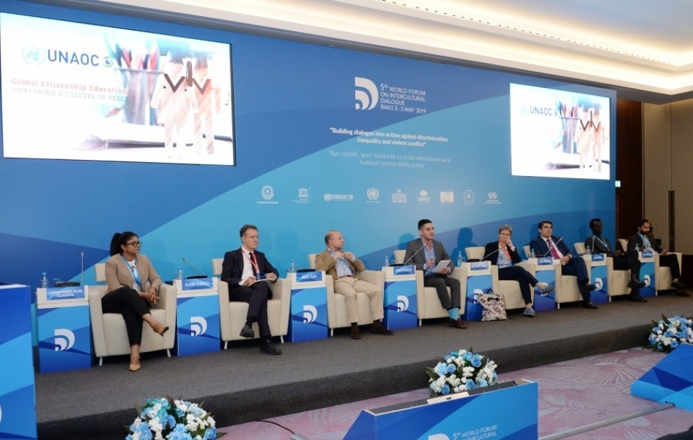 Forum çərçivəsində “Qlobal vətəndaşlıq təhsili: Sülh mədəniyyətinin aşılanması” mövzusu ətrafında müzakirələr aparılıb