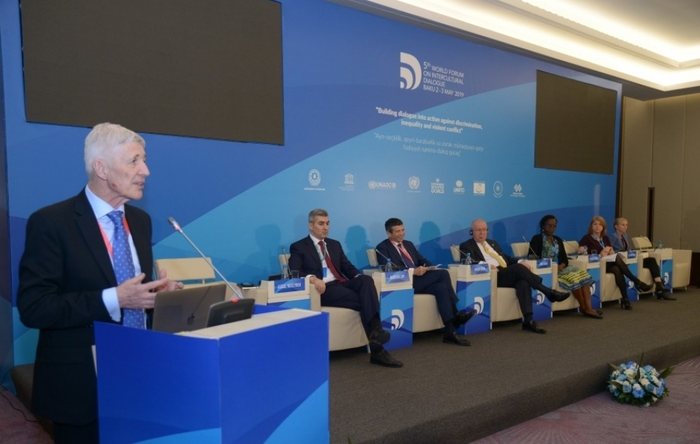 Forumun üçüncü plenar sessiyası "Miqrasiya, yerdəyişmə və insan təhlükəsizliyi” mövzusunda olub