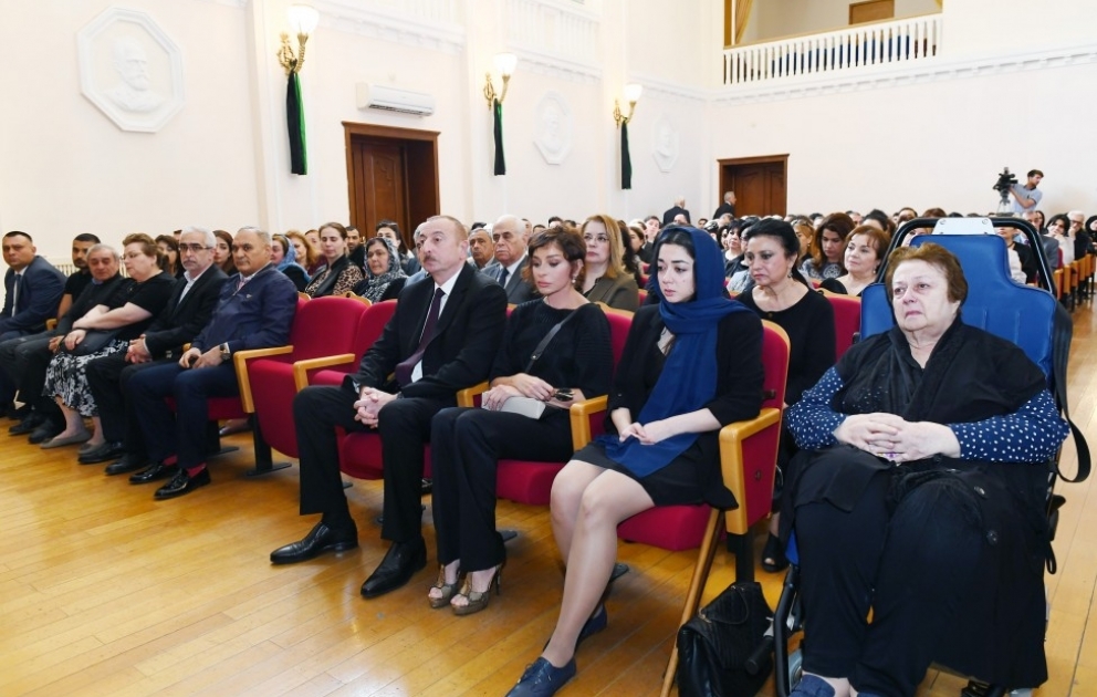 Prezident İlham Əliyev görkəmli bəstəkar Arif Məlikov ilə vida mərasimində iştirak edib