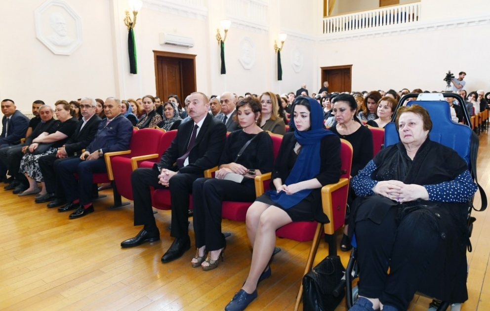 Präsident Ilham Aliyev nimmt an Trauerfeier für den bekannten Komponisten Arif Malikov teil