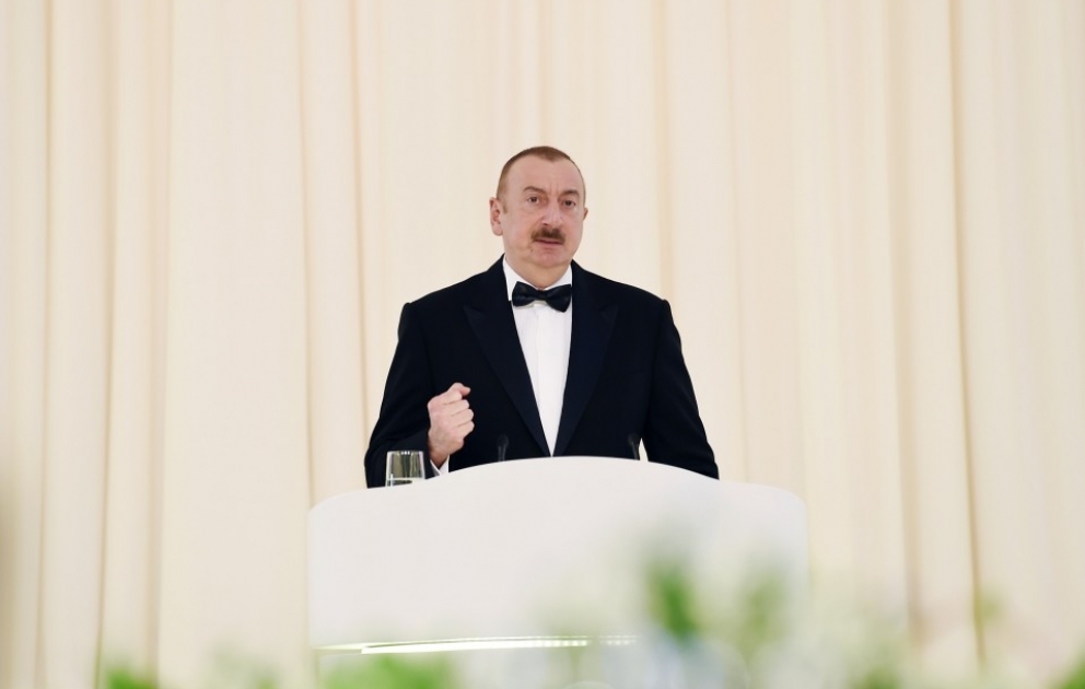 Cérémonie solennelle consacrée au 96e anniversaire de la naissance d’Heydar Aliyev et au 15e anniversaire de la création de la Fondation Aliyev 
Le président Ilham Aliyev et la première dame Mehriban Aliyeva ont participé à la cérémonie