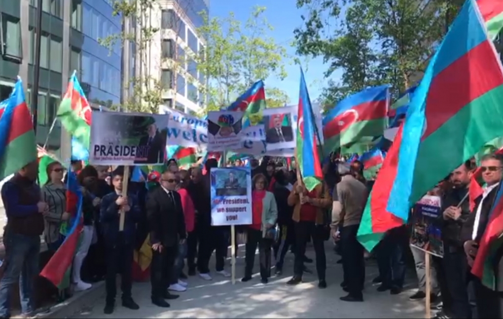 Brüsseldə Azərbaycan Prezidentinə dəstək aksiyası