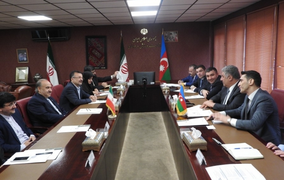 Azad Rəhimov iranlı həmkarı ilə görüşüb