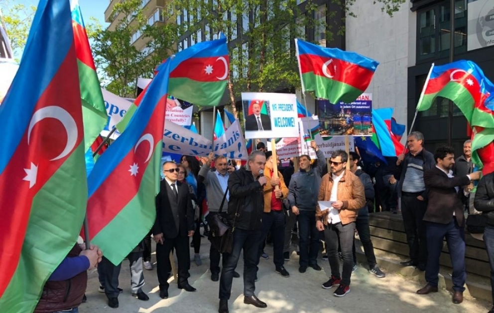 Азербайджанцы Европы провели в Брюсселе акцию в поддержку Президента Азербайджана