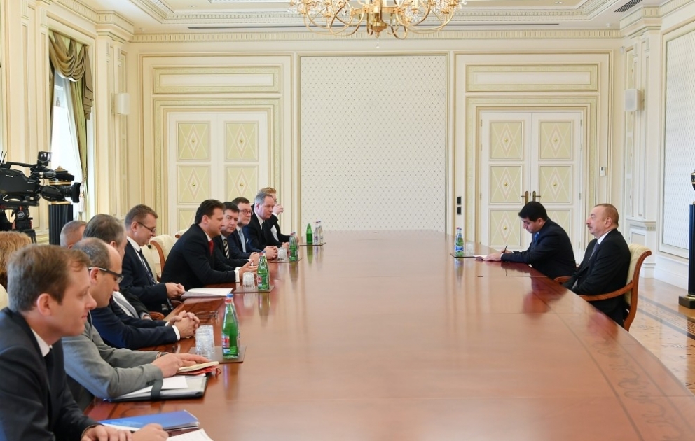 Prezident İlham Əliyev Çexiya Parlamenti Deputatlar Palatası sədrinin başçılıq etdiyi nümayəndə heyətini qəbul edib