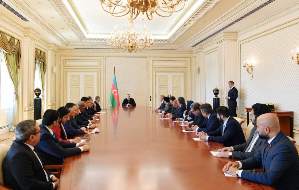 Le président Ilham Aliyev reçoit les ambassadeurs et les responsables des représentations diplomatiques des pays musulmans