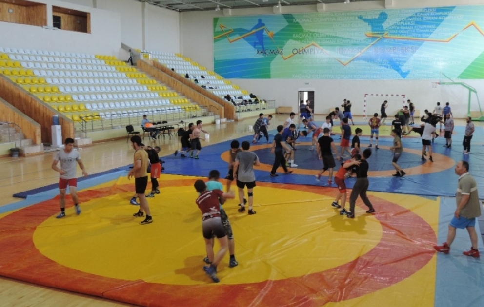 Yeniyetmə güləşçilərimiz Avropa çempionatına hazırlaşırlar