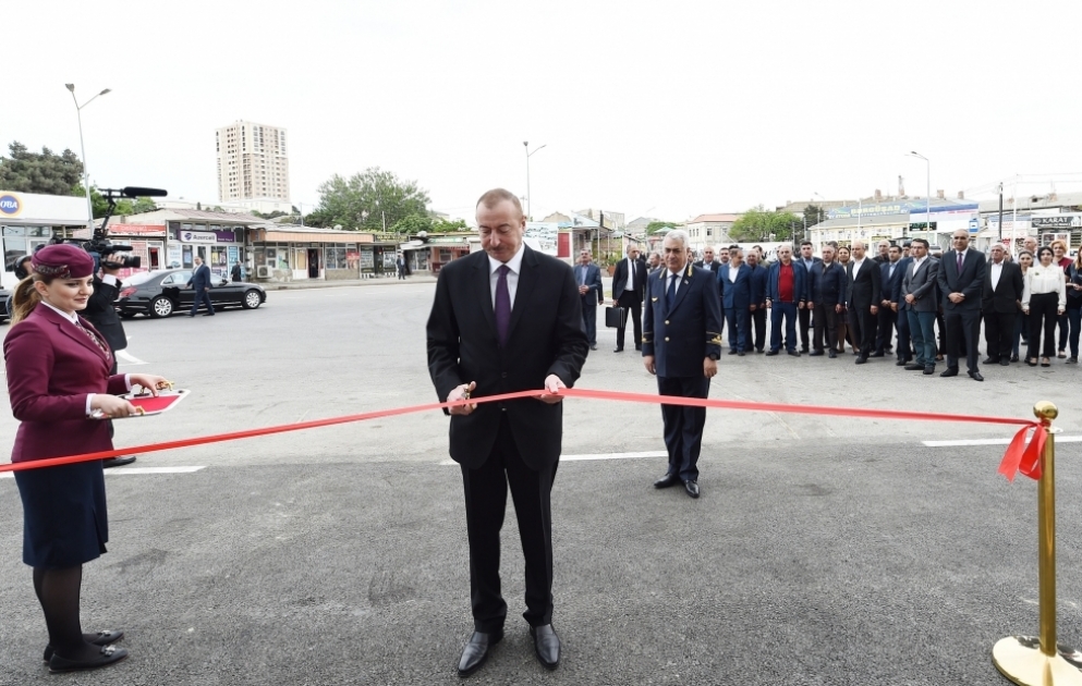 Präsident Ilham Aliyev weiht Bahnhof Sabuntschu ein