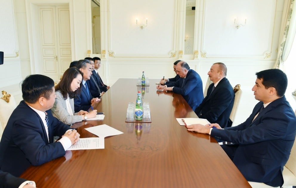 Le président Ilham Aliyev reçoit une délégation menée par le ministre chinois des Affaires étrangères