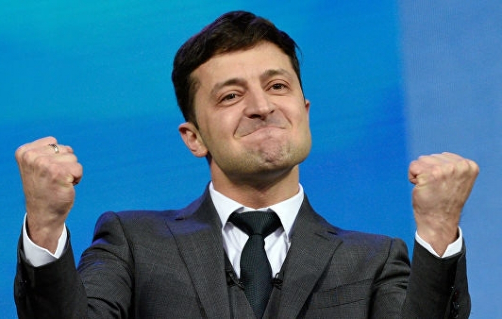 В Сети появилось видео, как президент Украины устроил танцы в "Лиге смеха" В Сети появилось видео, как президент Украины устроил танцы в "Лиге смеха"