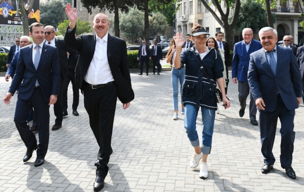 Le président Ilham Aliyev s'offre une promenade dans le Parc national en bord de mer