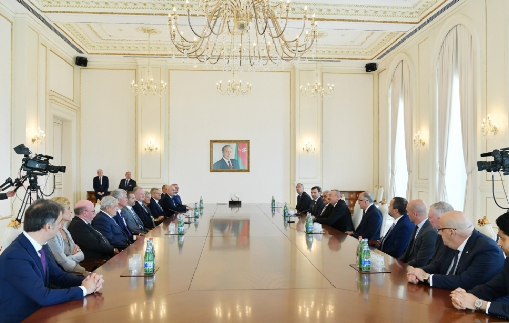 Le président Ilham Aliyev a reçu une délégation de l’UEFA