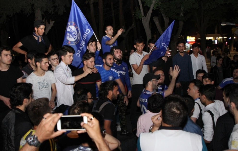 "Çelsi"nin qələbəsini fanatlar şəhərdə qeyd etdilər