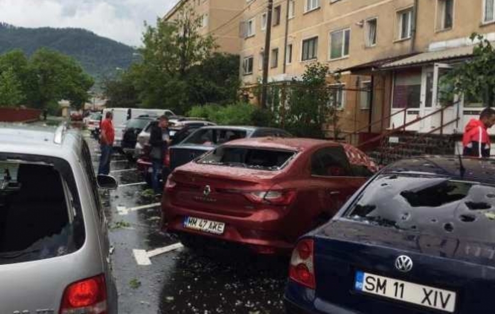 Güclü dolu Rumıniyada ciddi fəsadlar törədib