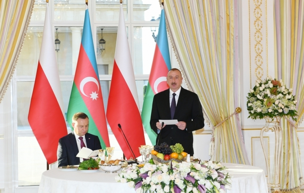 Azərbaycan Prezidentinin adından Polşa Prezidentinin şərəfinə rəsmi ziyafət verilib