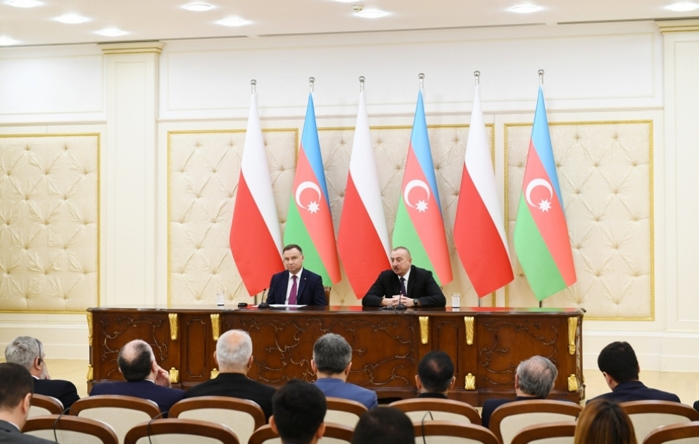 Präsident Ilham Aliyev und Präsident Andrzej Duda treten mit Presseerklärung auf