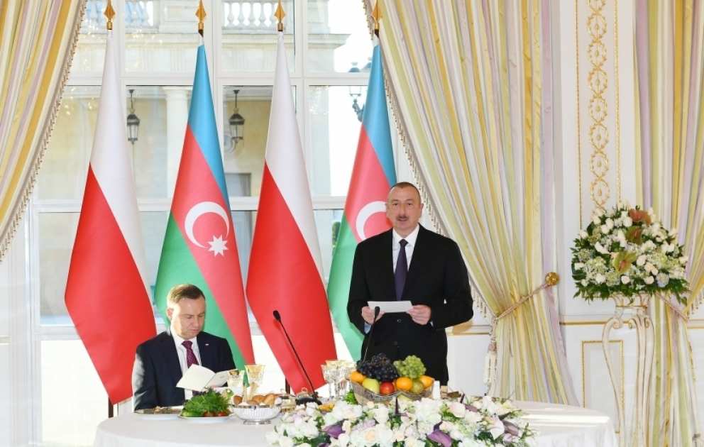 President Ilham Aliyev hosted official reception in honor of Polish President Andrzej Duda