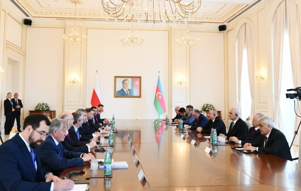 Les présidents azerbaïdjanais et polonais ont eu un entretien élargi aux délégations