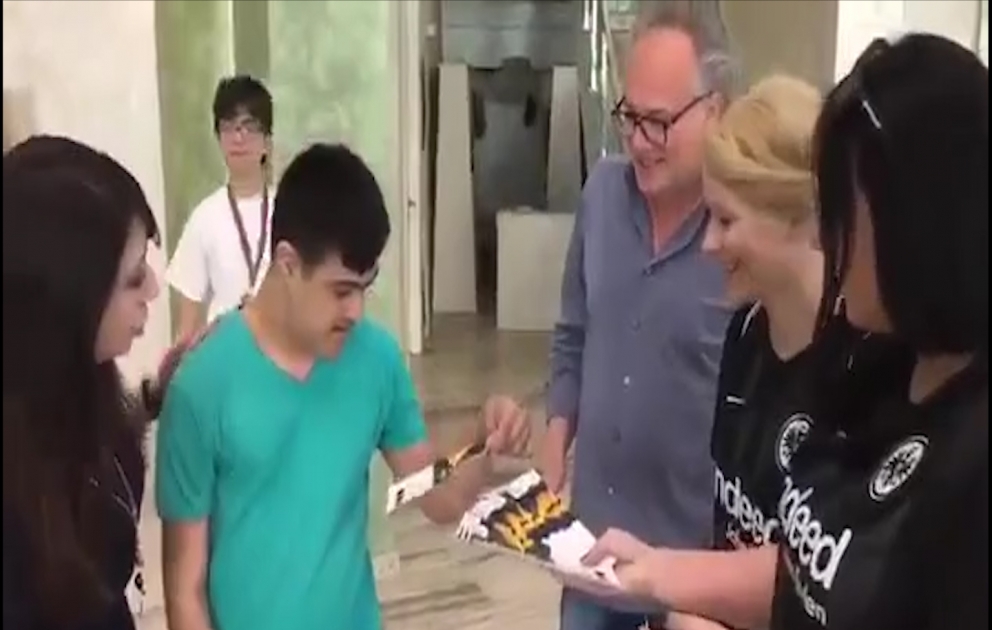 Almaniyalı azarkeşlərdən Bakıda  daun sindromlu uşaqlara jest