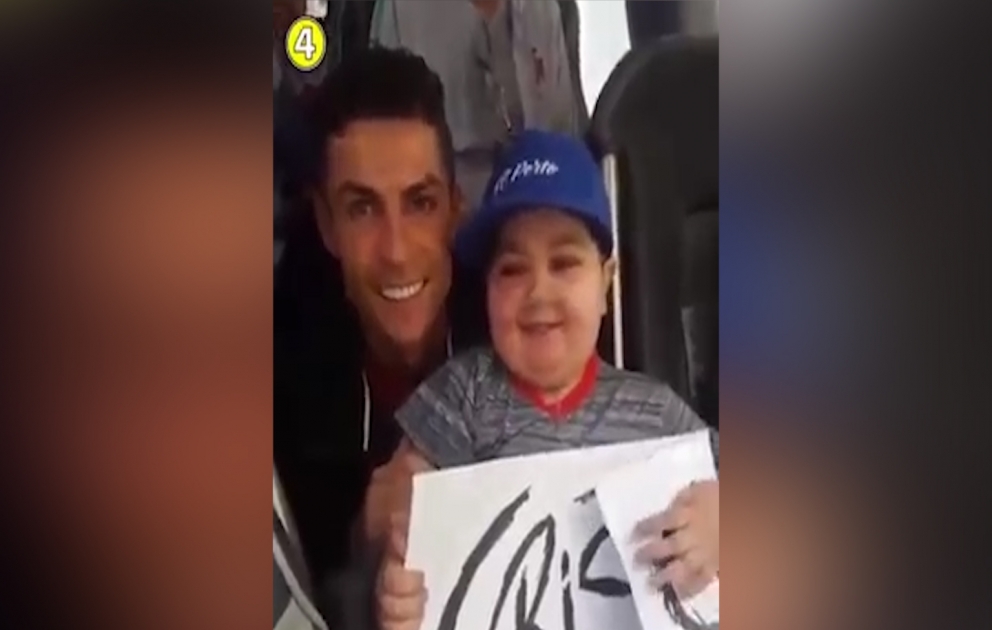 Ronaldu uşağa görə avtobusu saxlatdırdı