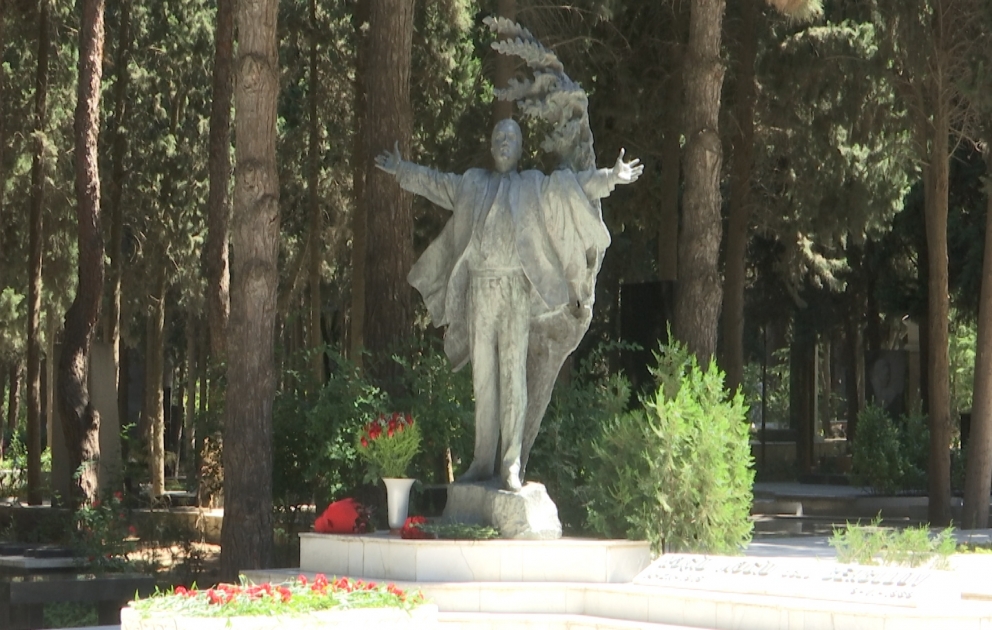 Görkəmli sənətkar Rəşid Behbudovun xatirəsi anıldı