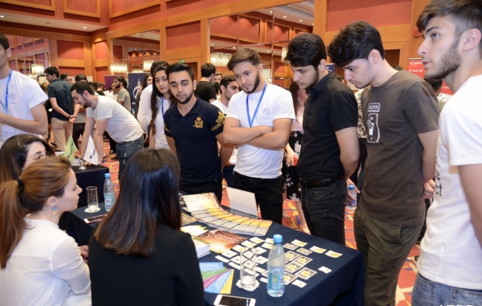 UNEC gənclər üçün əmək yarmarkası təşkil edib