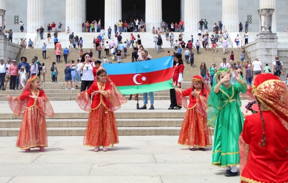 Vaşinqtonda milli rəqslərimiz nümayiş olunub