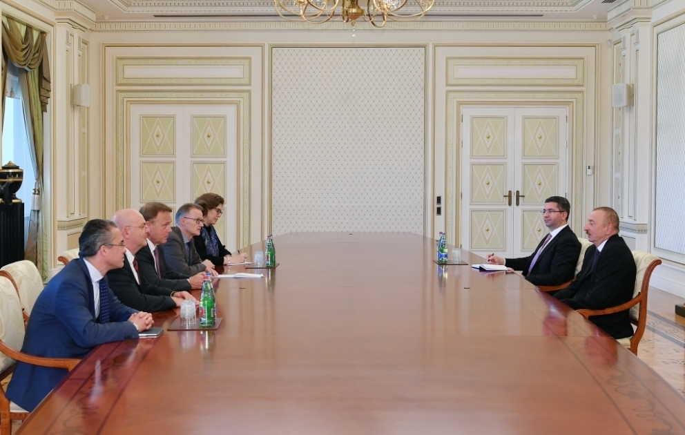 Le président Ilham Aliyev rencontre une délégation conduite par le vice-président du Bundestag allemand