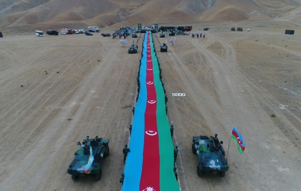 5 km 100 m long flag made in Azerbaijan