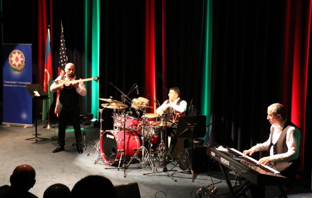 Vaşinqtonda “Şur” instrumental qrupunun konserti olub