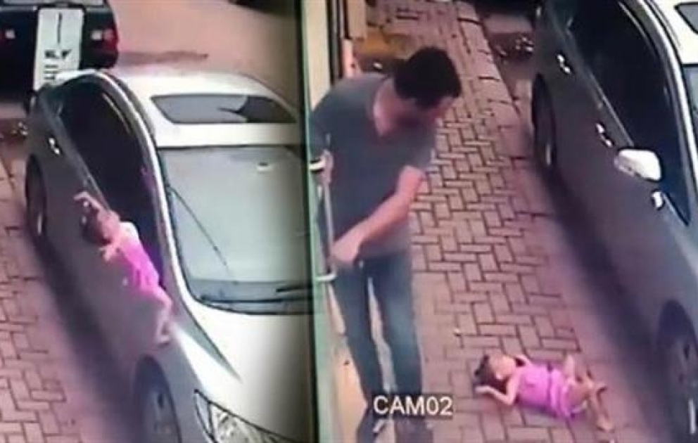 İki yaşlı uşağın balkondan düşmə görüntüləri - Burnu da qanamadı