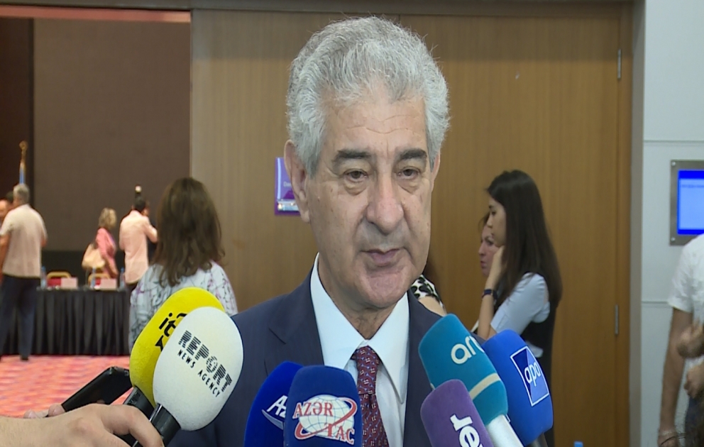 Əli Əhmədov: Azərbaycanda təhsillə bağlı problemlər öz həllini tapıb, savadsızlıq aradan qaldırılıb