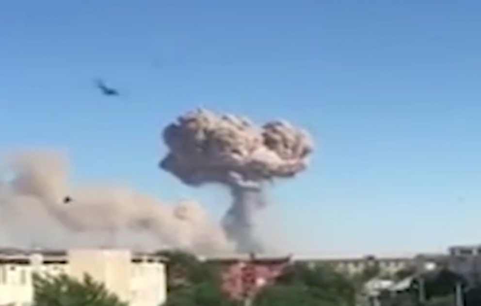 Момент взрыва на территории воинской части в Казахстане попал на видео