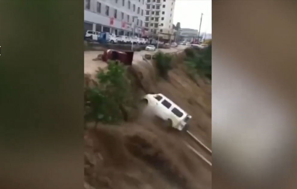 Çində dəhşətli daşqınlar hər şeyi məhv etdi