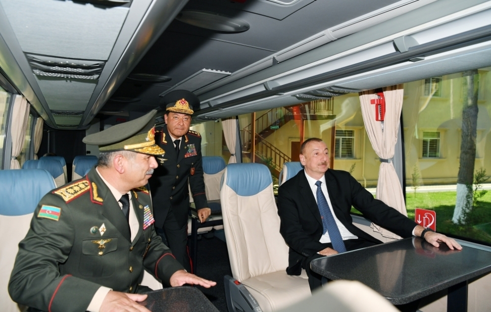 Prezident İlham Əliyev Cəmşid Naxçıvanski adına Hərbi Liseydə yenidənqurma işlərindən sonra yaradılan şəraitlə tanış olub
