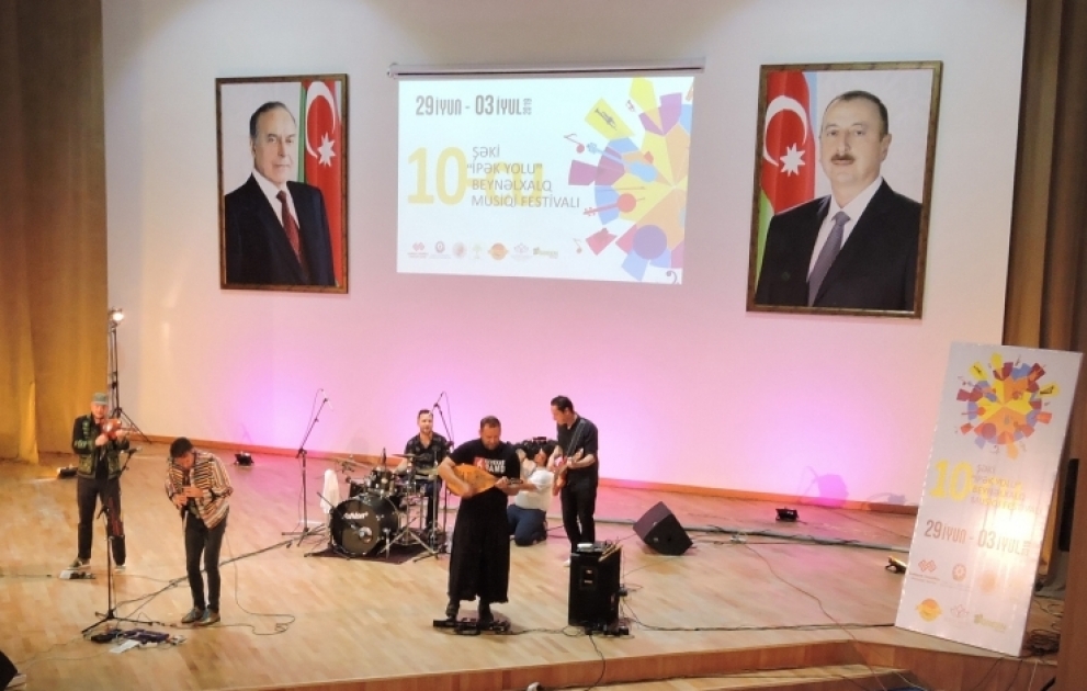 Macarıstanın instrumental qrupu Şəkidə çıxış edib