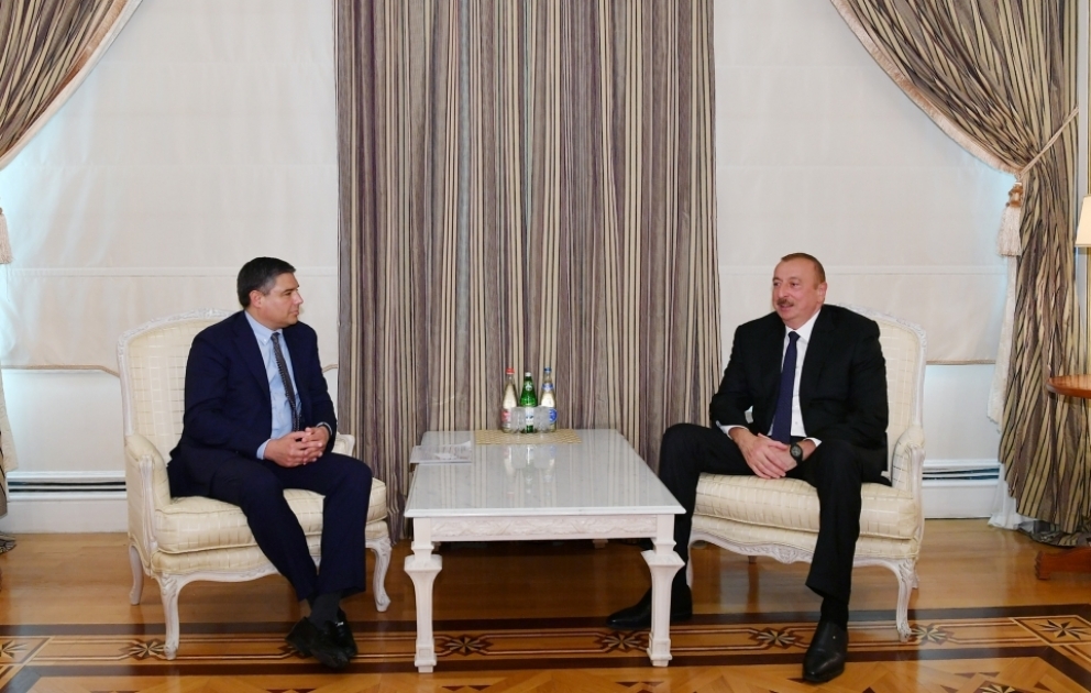 Le président Ilham Aliyev reçoit le PDG de Baker Hughes, a GE company