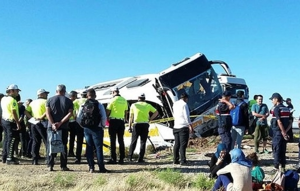 Türkiyədə sərnişin avtobusu aşıb