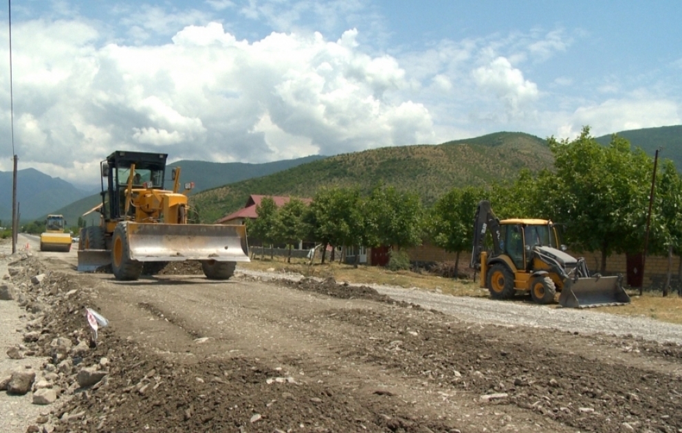 Şəkidə 20 min əhalinin istifadə etdiyi 40 kilometrlik avtomobil yolları yenidən qurulur