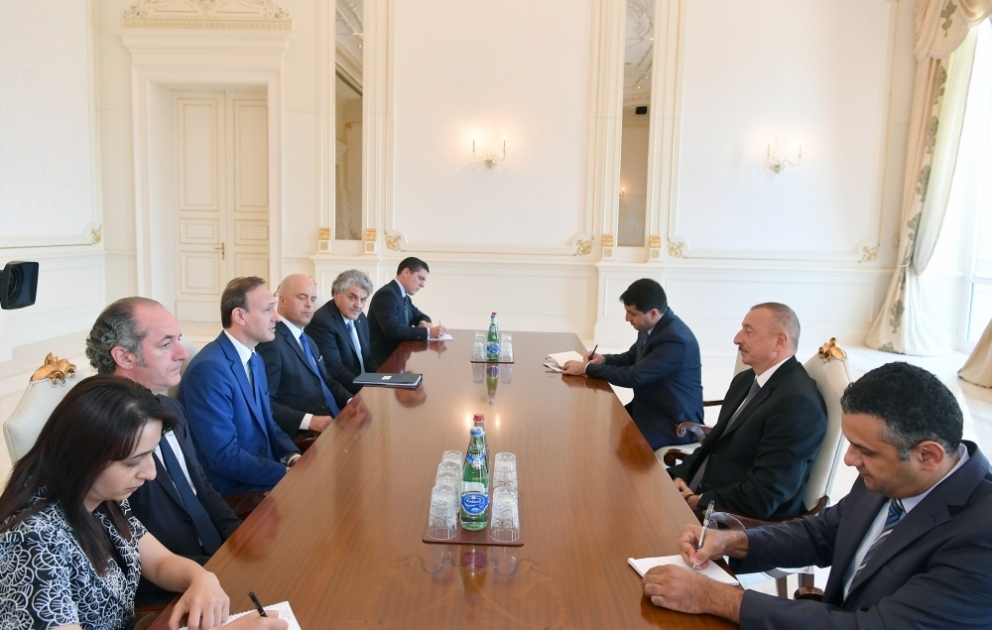 Präsident Ilham Aliyev empfängt italienische Delegation