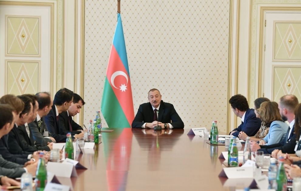 Le président Ilham Aliyev reçoit une délégation d’entreprises françaises