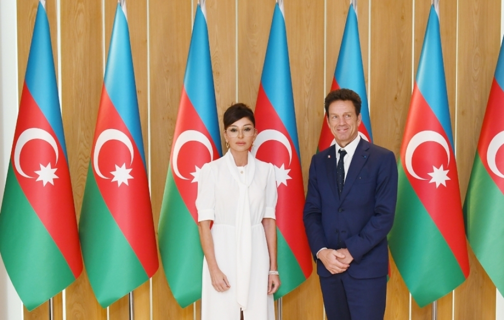 Erste Vizepräsidentin Mehriban Aliyeva trifft MEDEF-Präsident