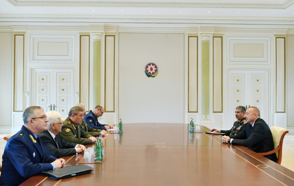 Präsident Ilham Aliyev empfängt russische Delegation