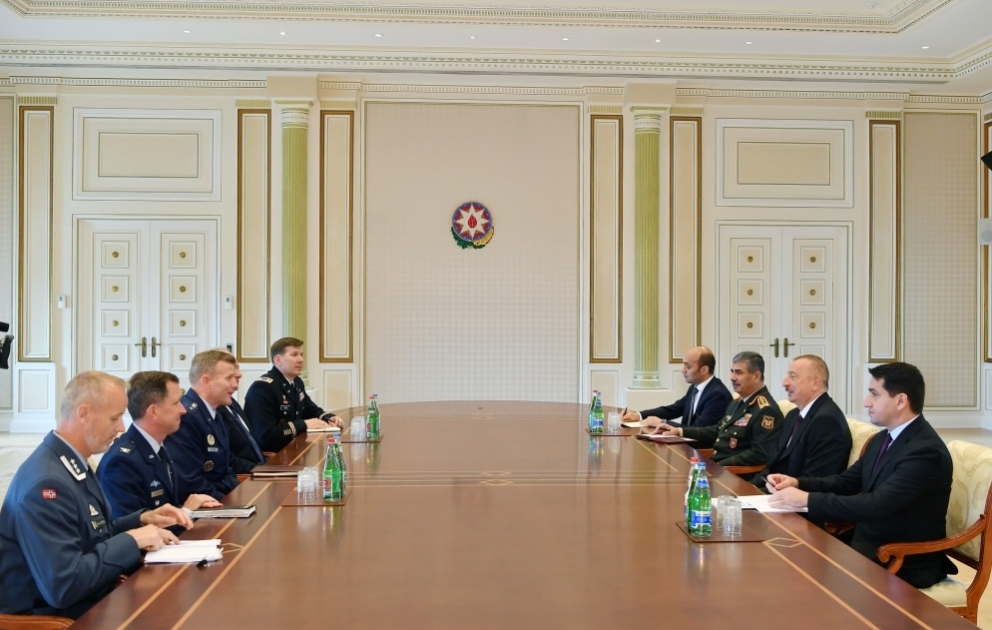 Le président de la République rencontre une délégation menée par le SACEUR