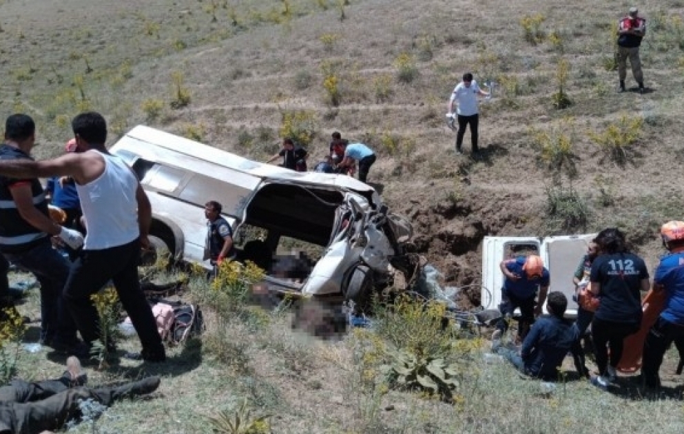 Türkiyədə qəza: 15 ölü, 27 yaralı