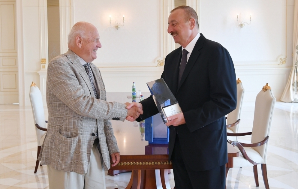 Präsident Ilham Aliyev empfängt EOC-Präsident