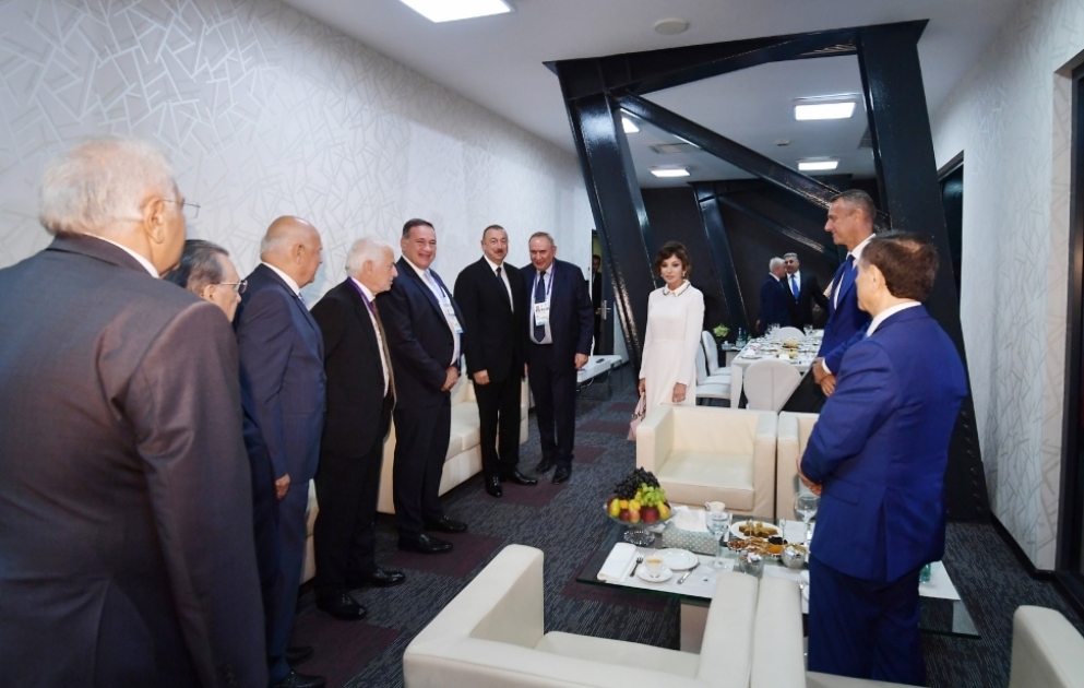 Проходит церемония торжественного открытия XV Европейского юношеского летнего олимпийского фестиваля 
В церемонии принимают участие Президент Азербайджана Ильхам Алиев и первая леди Мехрибан Алиева