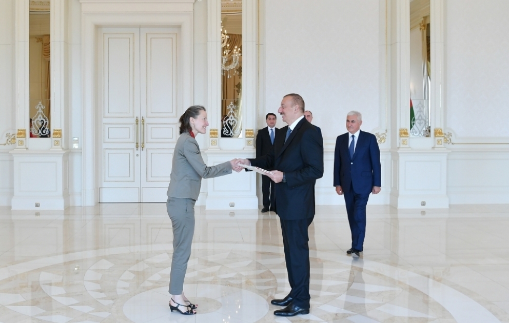Prezident İlham Əliyev İsveçrənin Azərbaycanda yeni təyin olunmuş səfirinin etimadnaməsini qəbul edib