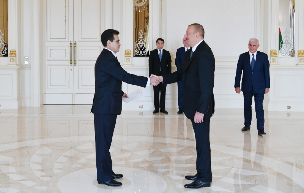 Президент Ильхам Алиев принял верительные грамоты новоназначенного посла Колумбии в Азербайджане